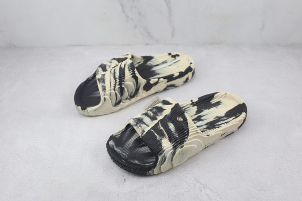 Adidas Adilette - Cream & Black
