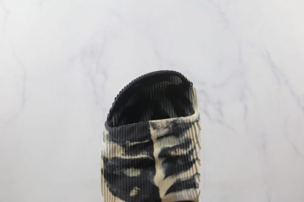 Adidas Adilette - Cream & Black