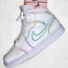xr:d:DAFmkUkWp4Q:306,j:8766667300341536142,t:23112814 Air Jordan 1- Mid Iridescent Reflective White