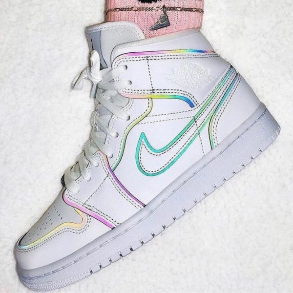 xr:d:DAFmkUkWp4Q:306,j:8766667300341536142,t:23112814 Air Jordan 1- Mid Iridescent Reflective White