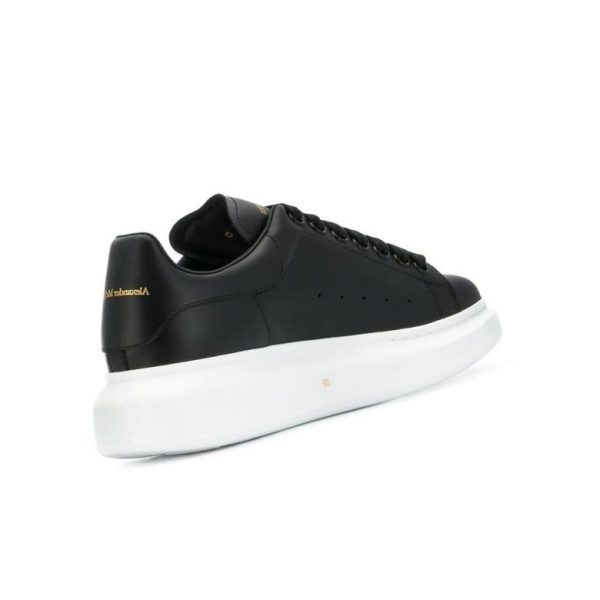 xr:d:DAFmkUkWp4Q:235,j:5244850335070031169,t:23110815 Alexander McQueen- Black