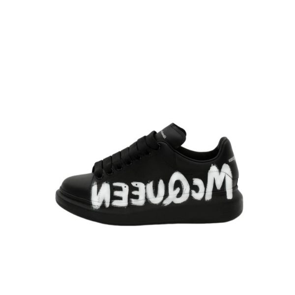 xr:d:DAFmkUkWp4Q:96,j:6656721523655420076,t:23082920 Alexander McQueen- Black Graffiti