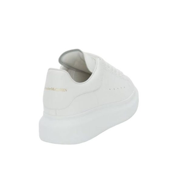 xr:d:DAFmkUkWp4Q:227,j:2946888622273334227,t:23110814 Alexander McQueen- White
