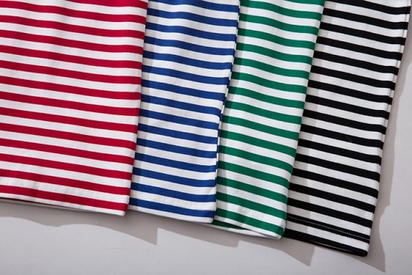 comme-des-garcons-t-shirt-camouflage-26.jpeg Comme des Garçons T-Shirt Stripes Red