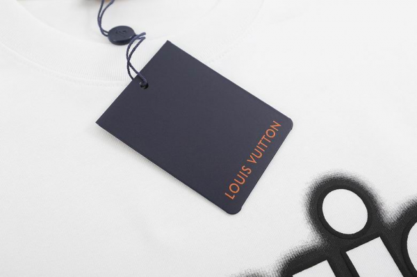 Louis Vuitton- Basic Logo