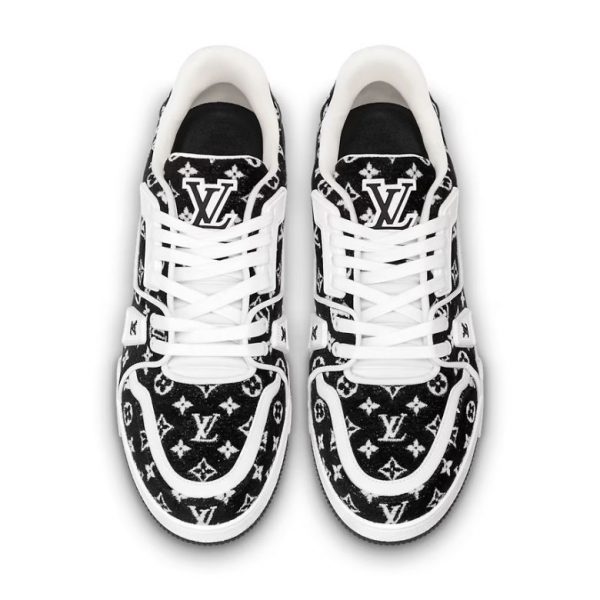 xr:d:DAFmkUkWp4Q:294,j:2542691591643655718,t:23111815 LV Trainer Monogram - Black