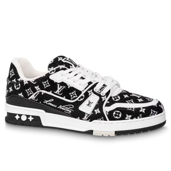 xr:d:DAFmkUkWp4Q:294,j:2542691591643655718,t:23111815 LV Trainer Monogram - Black