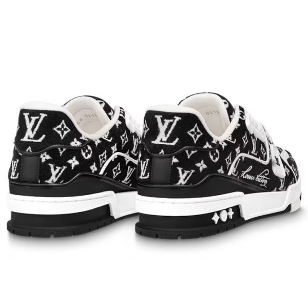 xr:d:DAFmkUkWp4Q:294,j:2542691591643655718,t:23111815 LV Trainer Monogram - Black