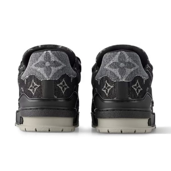 xr:d:DAFmkUkWp4Q:410,j:8378235883977832768,t:24010621 LV Trainer Monogram - Denim