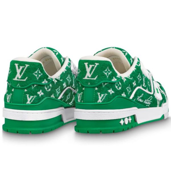 xr:d:DAFmkUkWp4Q:268,j:2656407378071472806,t:23111715 LV Trainer Monogram - Green