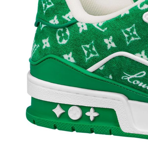 xr:d:DAFmkUkWp4Q:268,j:2656407378071472806,t:23111715 LV Trainer Monogram - Green