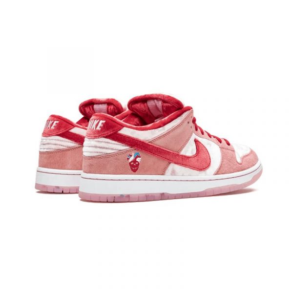 nike-sb-dunk-strangelove-1.jpg Nike Dunk Low- StrangeLove