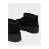 UGG - Classic Black
