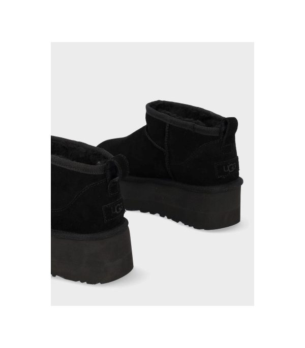 UGG - Classic Black