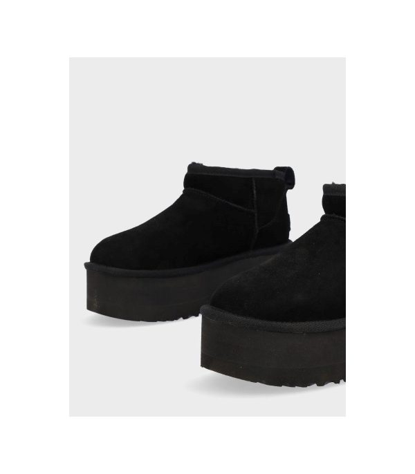 UGG - Classic Black