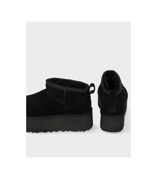 UGG - Classic Black