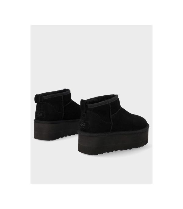 UGG - Classic Black