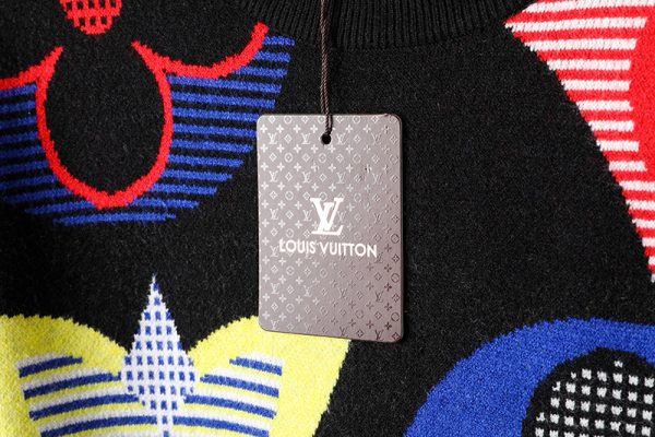 versace-gold-sweater-17.jpg Louis Vuitton Logo - Sweater