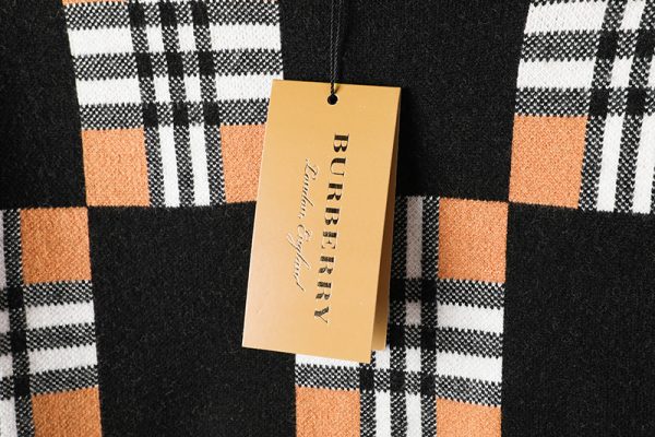 versace-gold-sweater-32.jpg Burbery Squares - Sweater